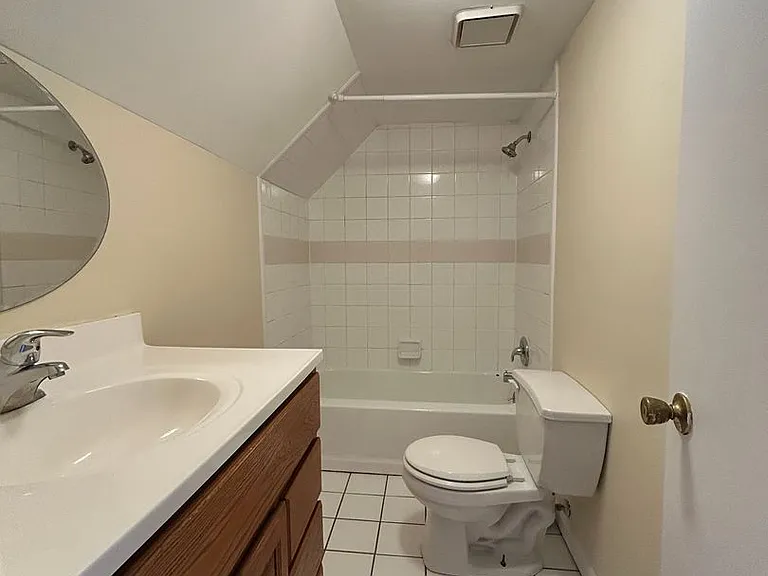 418 Saint Charles St — Photo 6