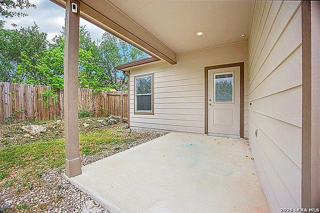 3 bed, 2.0 bath, 1461 sqft, $1,925 — Photo 3