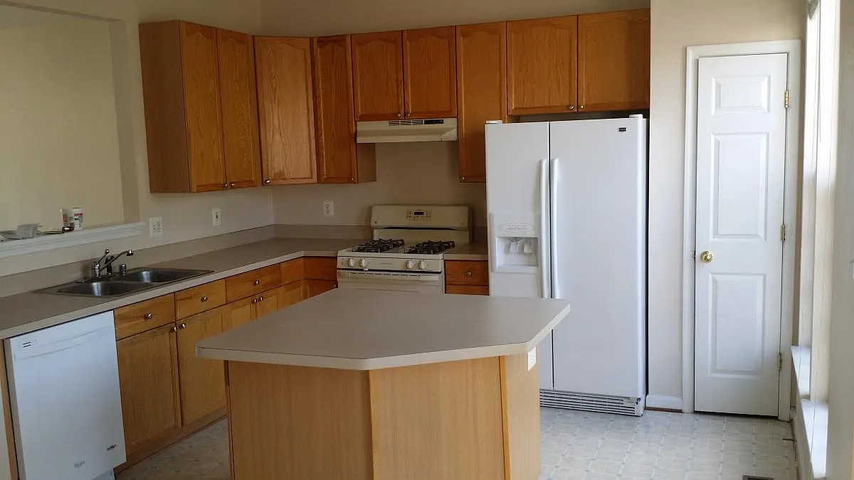 Building Photo - 2413 Huntwood Ct