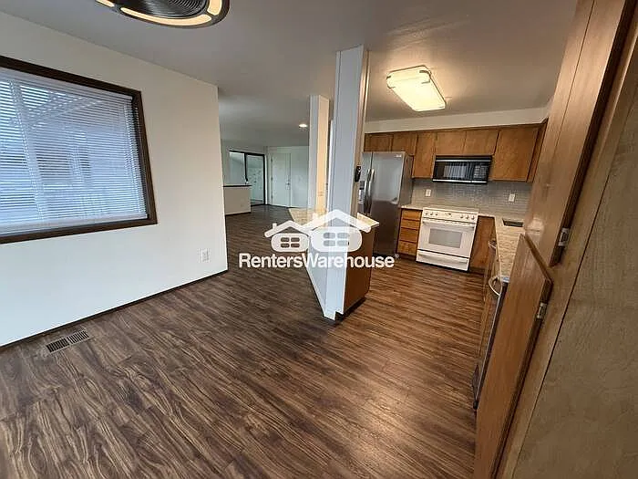 5718 Commercial Ave — Photo 5