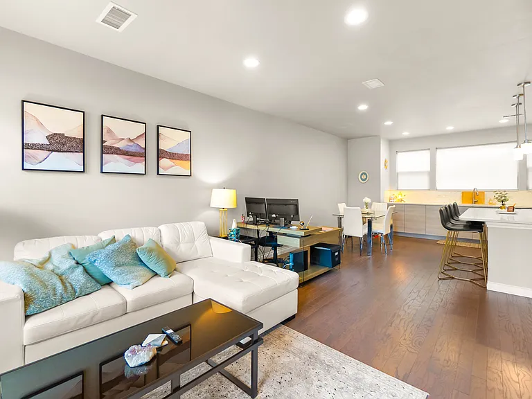 2051 N Downing St #2 — Photo 15