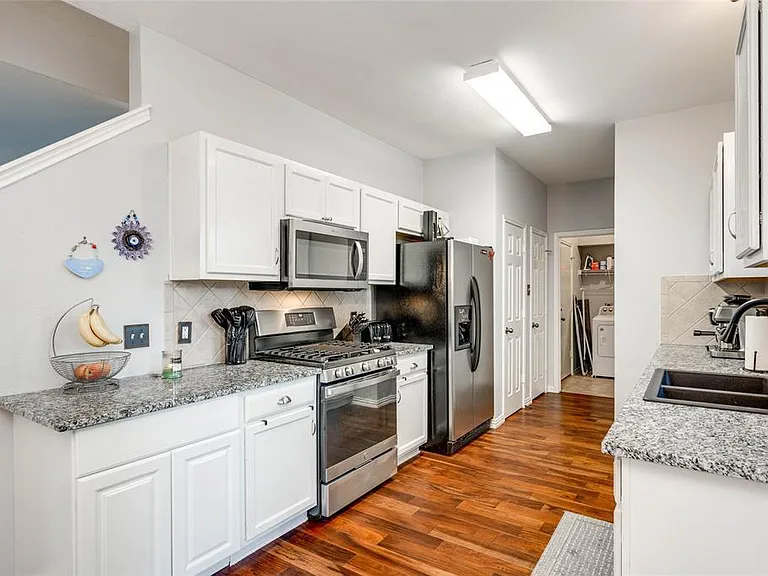 12221 Buzz Schneider Ln — Photo 8