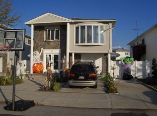 24 Grayson St, Staten Island, NY 10306