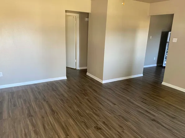 2 bed, 1.0 bath, 975 sqft, $602