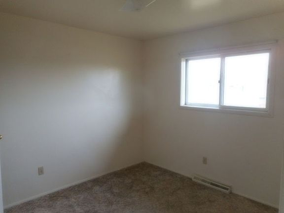 5th image of 219 Westgate Dr