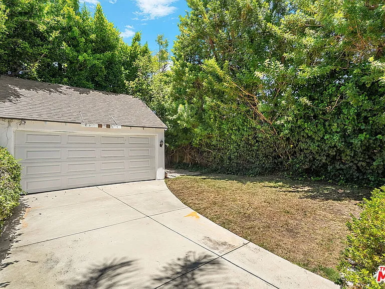 1063 Selby Ave — Photo 19