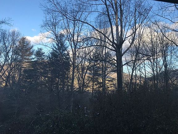 4th image of 205 Cedarview Dr