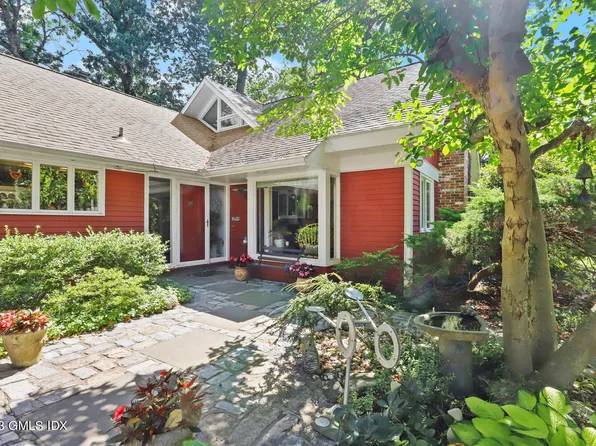 236 Riverside Ave, Riverside, CT 06878