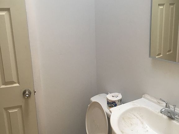 4th image of 2906 S Dewey St #House