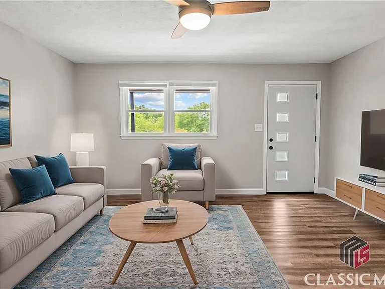 230 China St — Photo 2