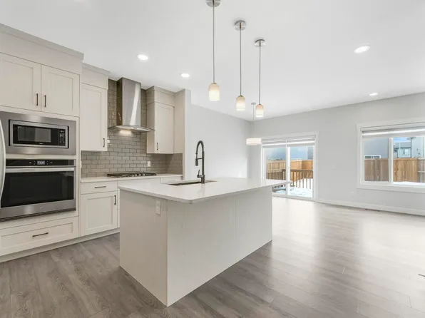 9919 226th St NW, Edmonton, AB T5T 7V2