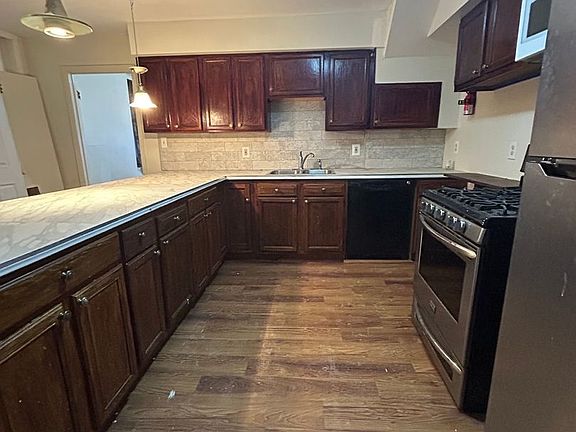 4th image of 52 N 18th St