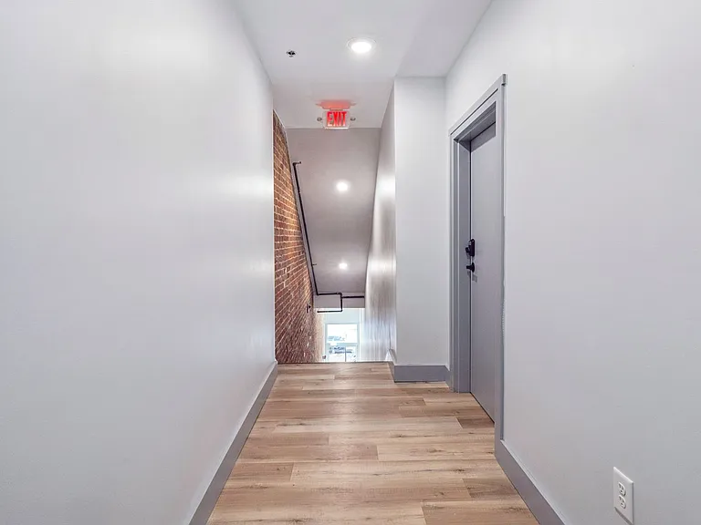 213 E Main St — Photo 14