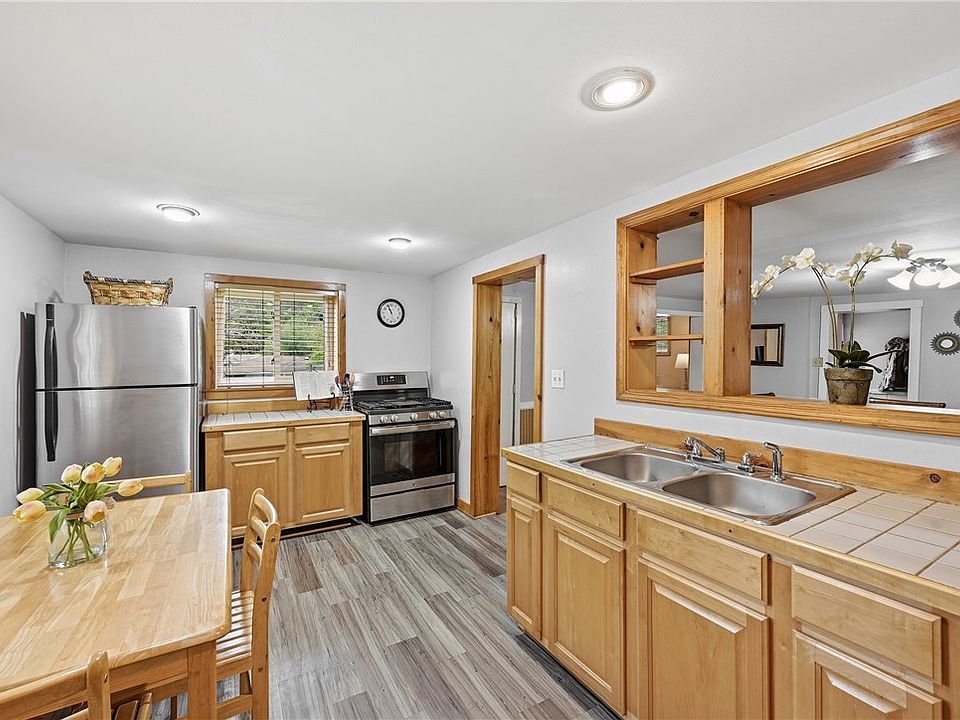 13th image of 225 Camp Horne Rd
