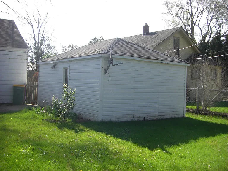 21395 Oxford Ave — Photo 14