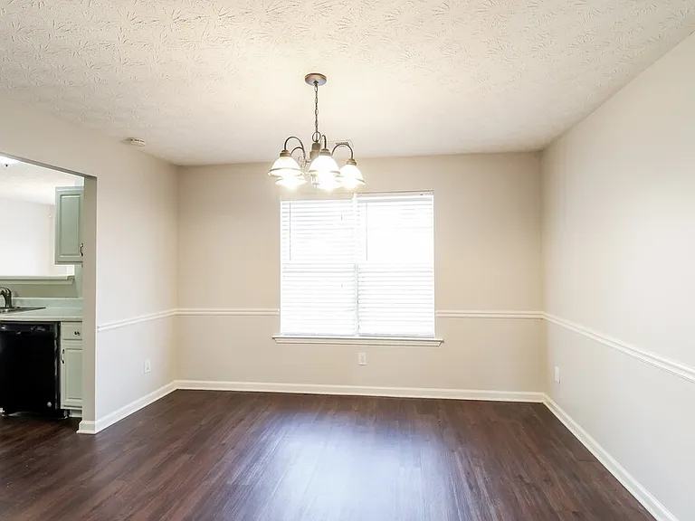 670 Compton Ln — Photo 6