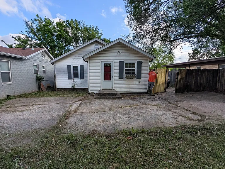 1318 W Huntsville Ave — Photo 36