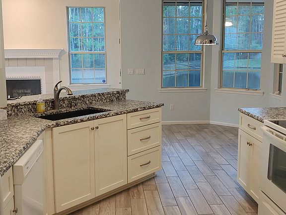4th image of 8554 Walden Glen Dr