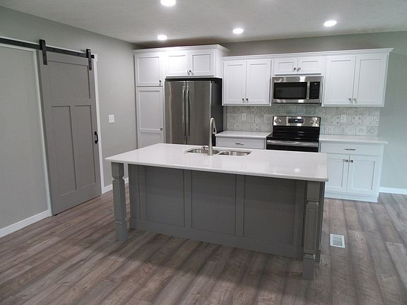 2nd image of 203 Green St