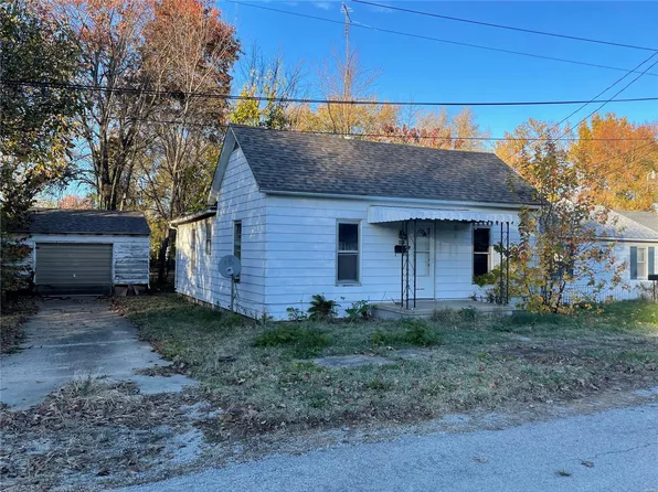 215 W Palmer St, Litchfield, IL 62056