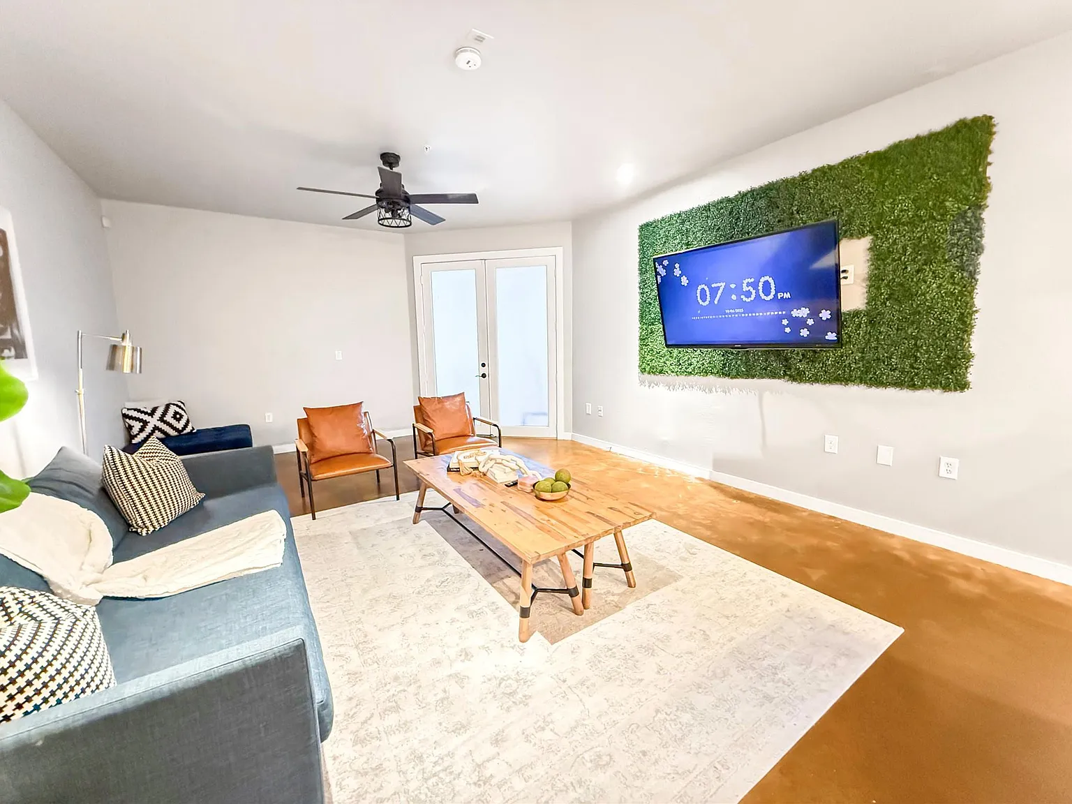 3 bed, 2.5 bath, 1730 sqft, $2,600 — Photo 2
