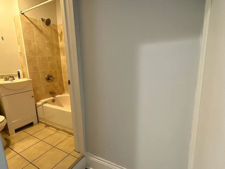 240 Paterson Ave #5 — Photo 32