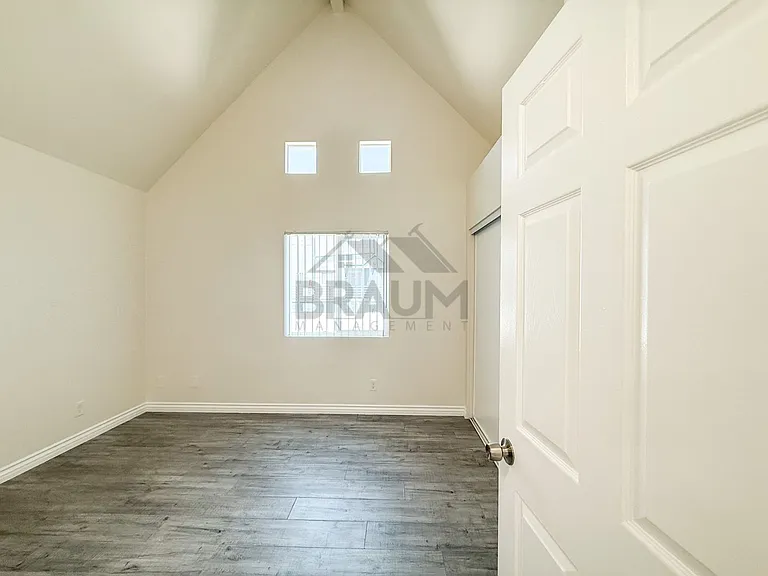 14257 Friar St — Photo 32