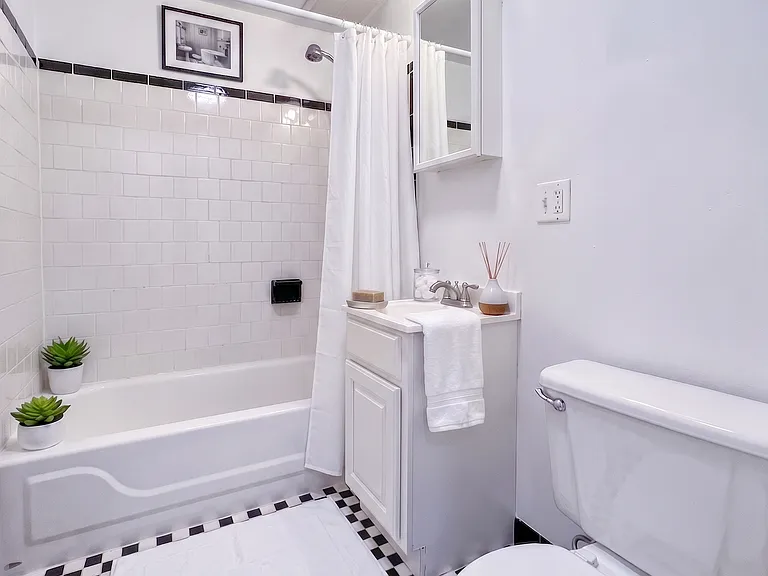 238 W 20th St #3B — Photo 3