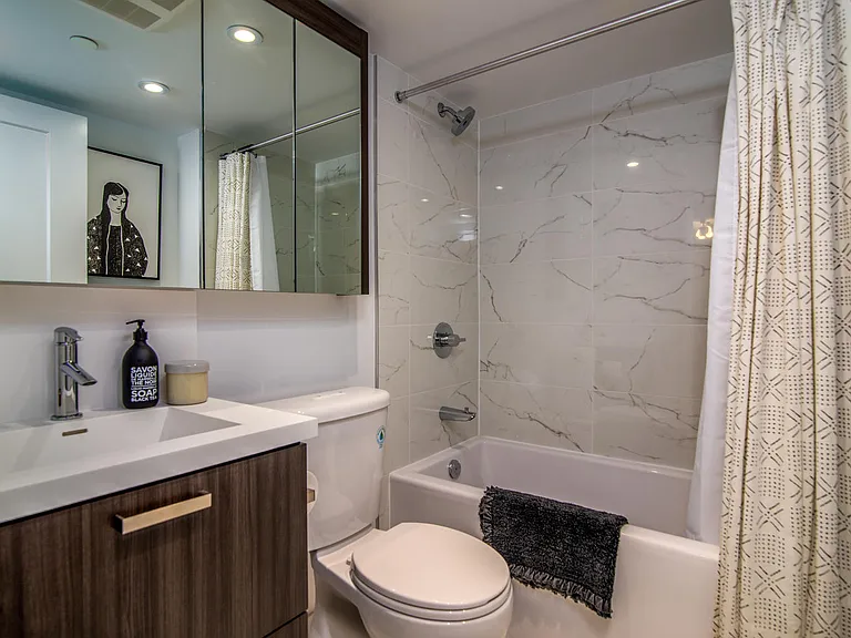 19 Erskine Ave #806 — Photo 4