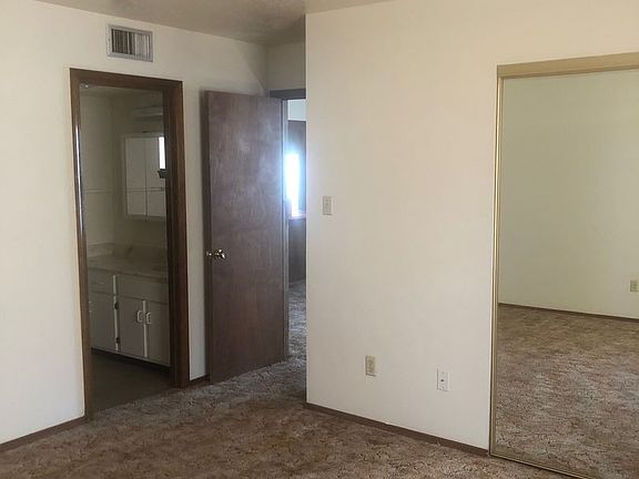4th image of 2900 Los Amigos Ct APT A