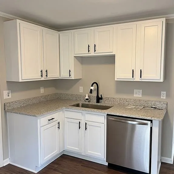 557 White Ave — Photo 9