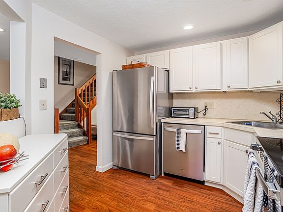 3rd image of 920 Ridgefield Cir #920B