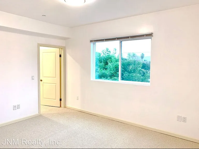 7514 Haskell Ave #202 — Photo 4