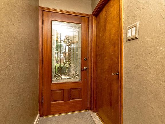 4th image of 1118 Carrington Ct