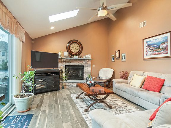4th image of 1026 Twin Oaks Dr