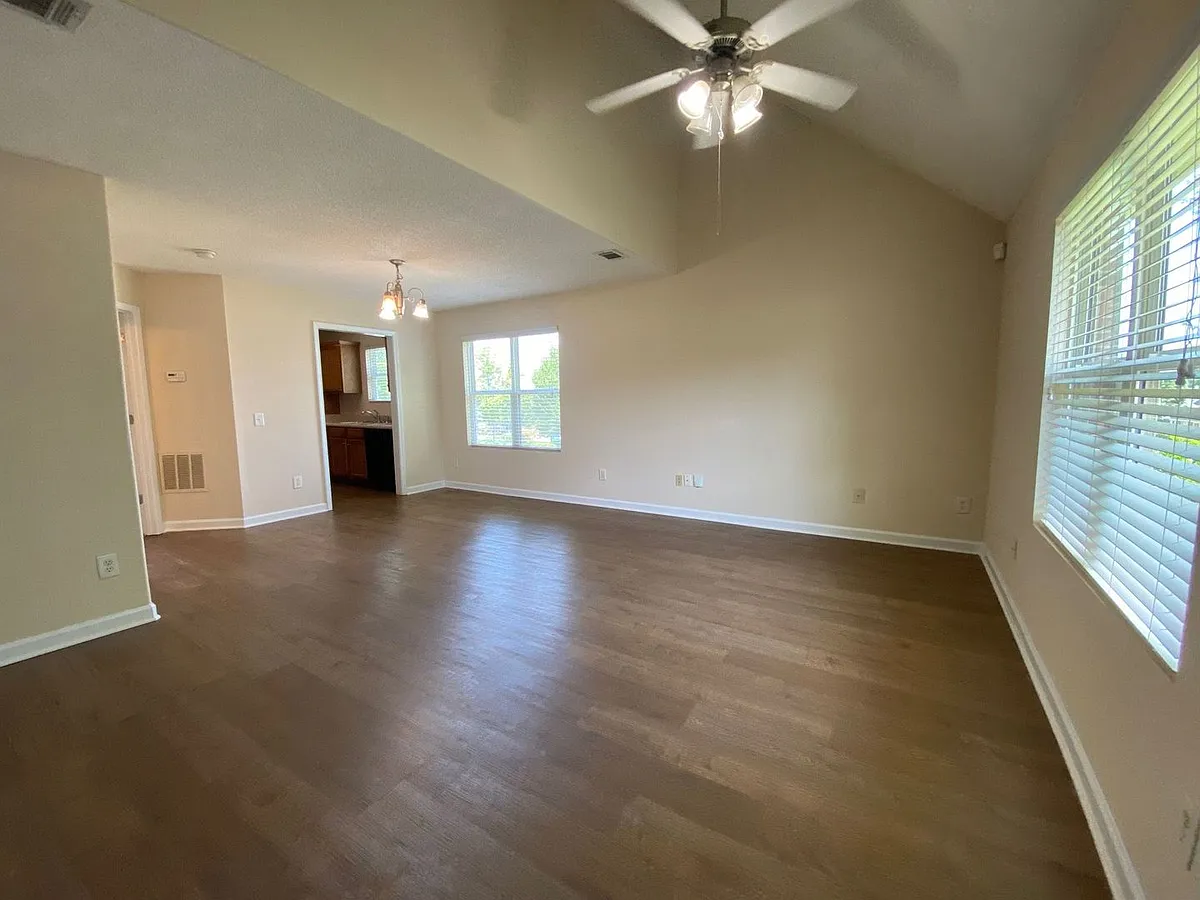 Building Photo - 218 Bridgewater Cir