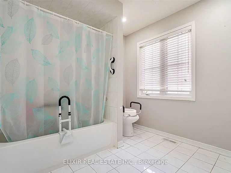 29 Timbertop Cres #UPPER LEVEL — Photo 25