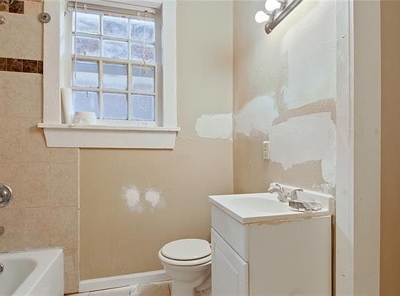 5th image of 8429 Apple St