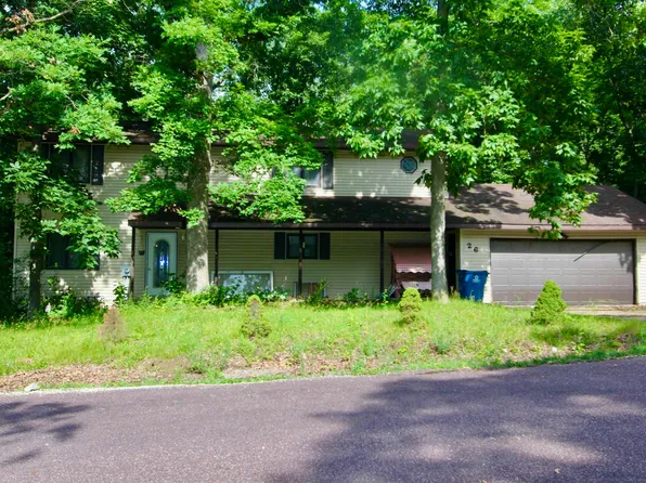 26 Essex Ave, Mackinaw, IL 61755