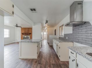 604 16th St, Seagraves, TX 79359