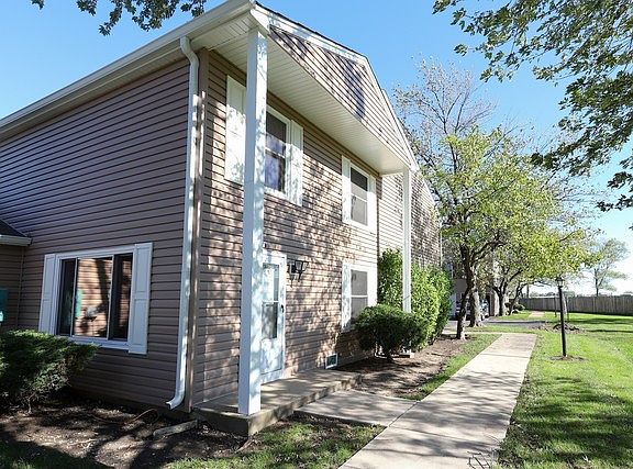 2nd image of 427 James Ct Unit B