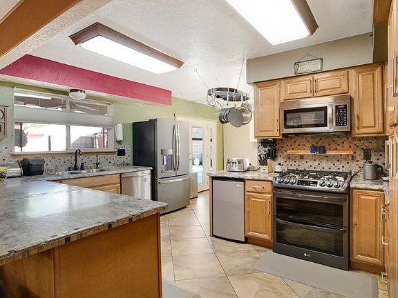 4th image of 5400 Mariposa Dr NW
