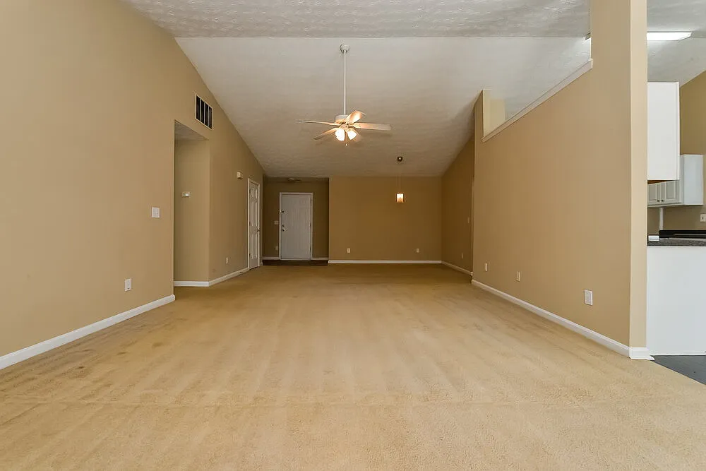 3 bed, 2.0 bath, 1440 sqft, $2,920 — Photo 4