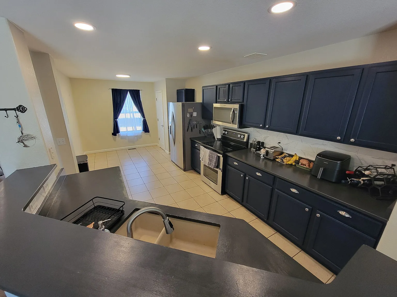 4 bed, 3.5 bath, 2888 sqft, $3,500 — Photo 4