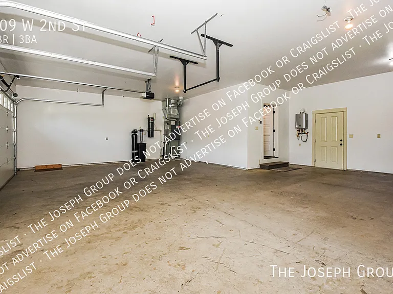 109 W 2nd St — Photo 27