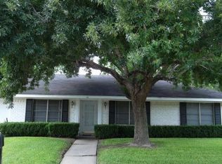 206 Mossy Oaks Ln, Victoria, TX 77904