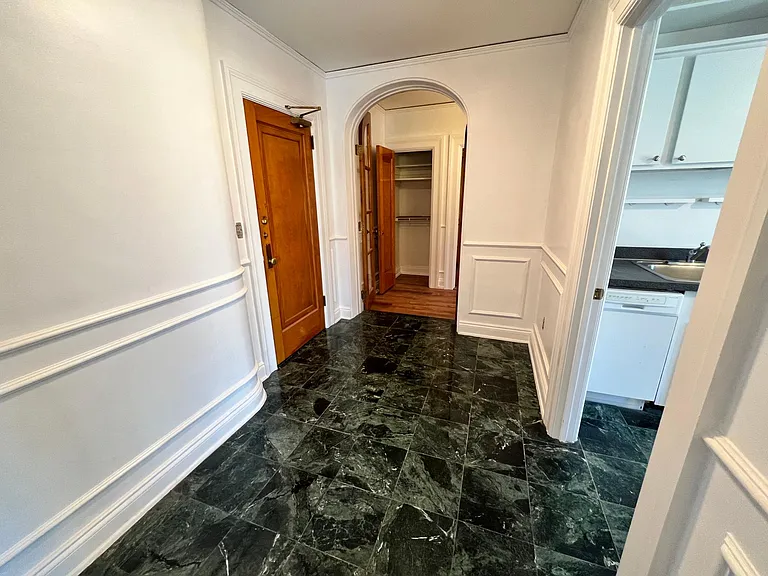 375 Lloyd Ave #2D — Photo 4