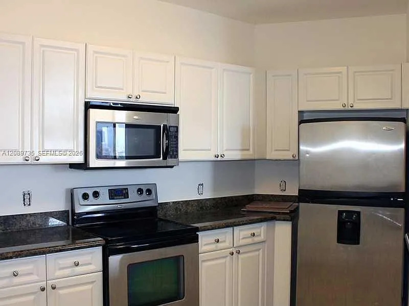 Altos De Miami Condo — Photo 4