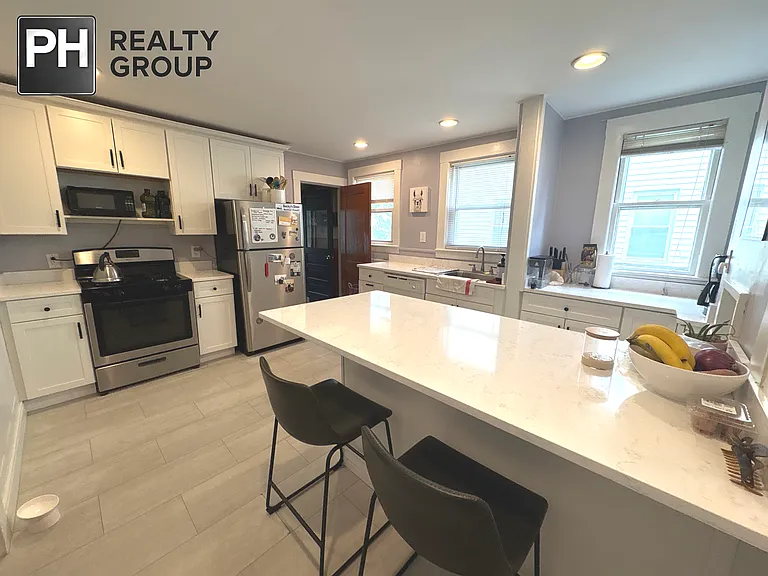 37 Irma Ave — Photo 3
