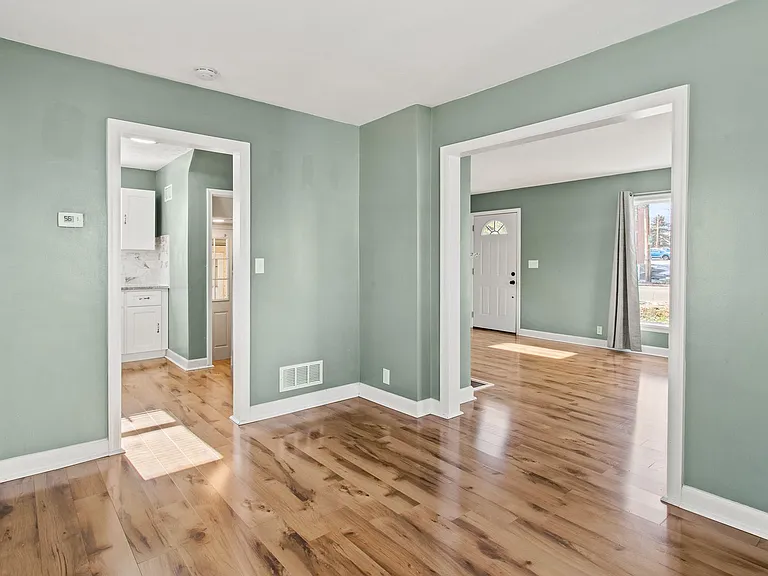 346 N 21st St — Photo 16
